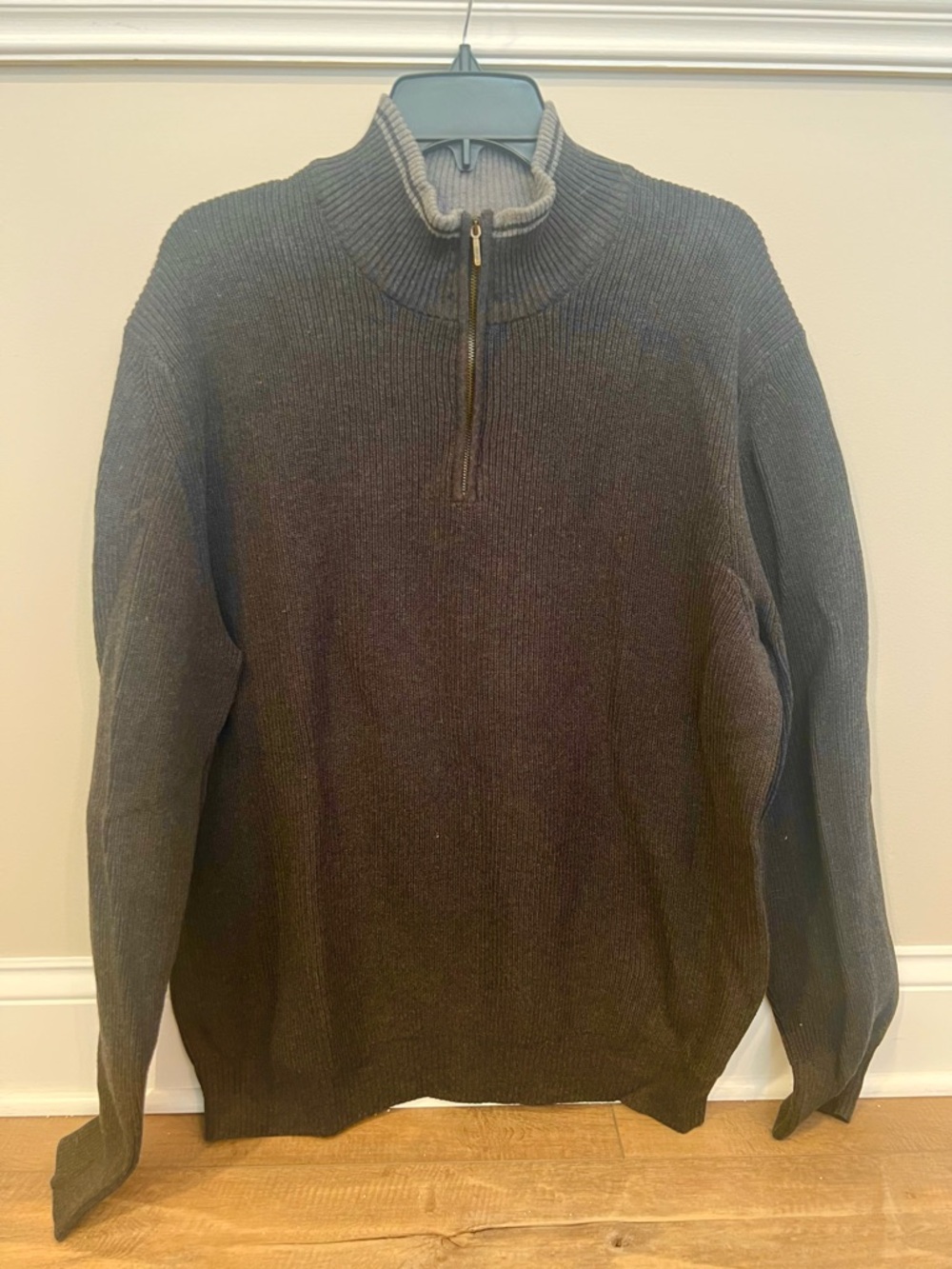 Izod Men's Charcoal Gray Quarter-Zip Ribbed Sweater